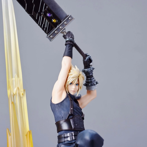 Final Fantasy VII Rebirth Statuette Cloud Strife by Square Enix