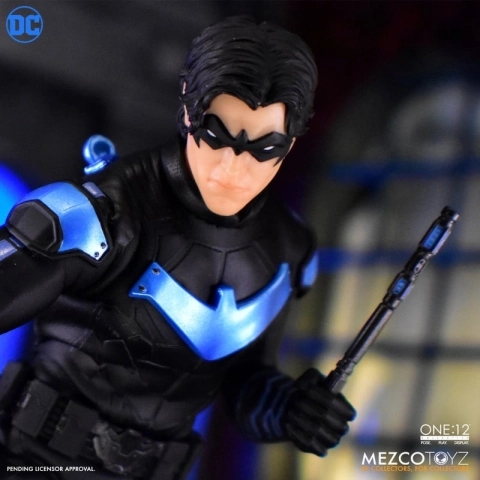 DC Comics One:12 Collective Nightwing by Mezco Toyz