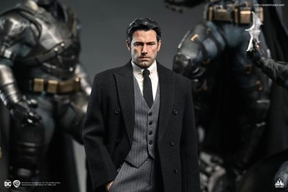 DC Batman Bruce Wayne (Ben Affleck) 1/4 Statue by Queen Studios